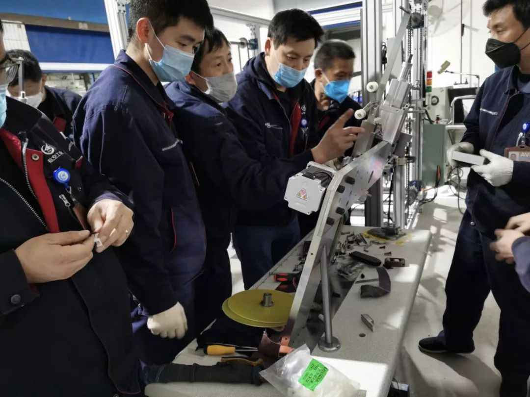 造飞机的航空工业出了口罩机、压条机