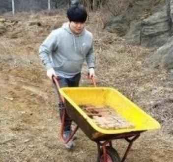 韩国N号房嫌犯的两面：一边做志愿者，一边犯罪