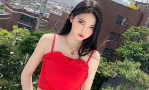 淡黄的长裙蓬松的头发什么梗 此梗原来是因为她！