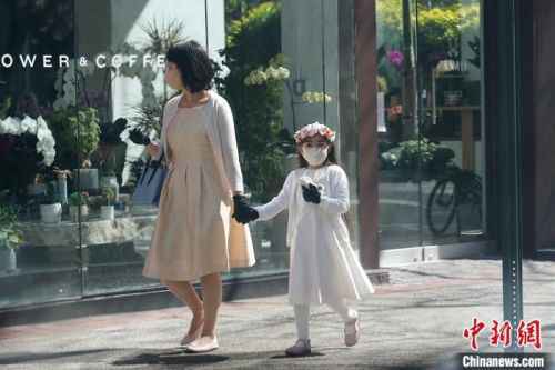 全球战疫：身处疫情“高原” 纽约面临两难选择