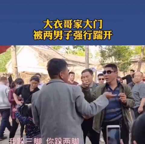大衣哥被踹门风波后仍被围拍 详细经过曝光令人愤怒朱之文怎么火的