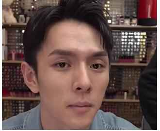素人面孔！李佳琦没开美颜 精致小哥原来长这样的