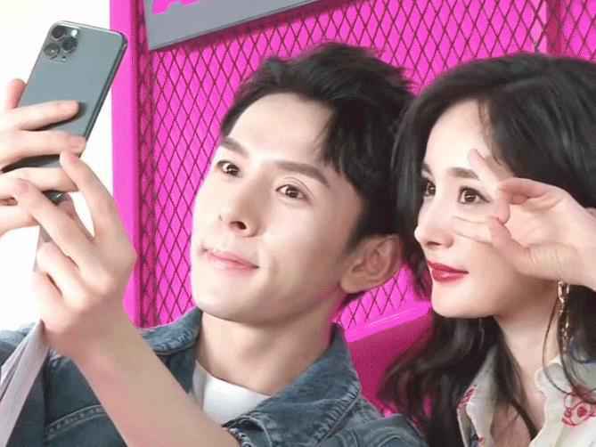 杨幂李佳琦直播哪里能看？大幂幂公开脚踝尺寸不愧是精致女明星