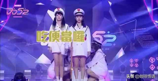 台版101模仿黑人抬棺现场视频地址 白衣美女抬着便当盒当棺材引热议