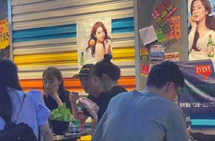 王思聪与新女友甜仇约会，网友：这不是游戏主播蛋蛋解说的前女友吗？