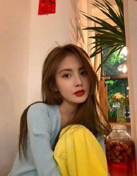 王思聪与新女友甜仇约会，网友：这不是游戏主播蛋蛋解说的前女友吗？