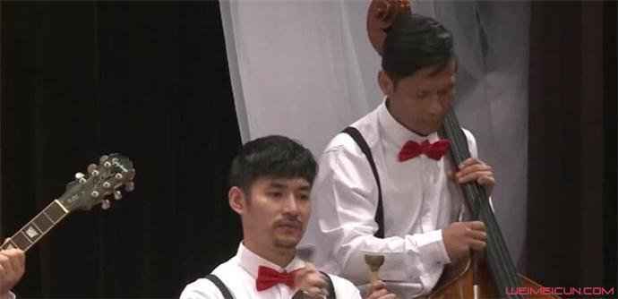 赵家班神仙阵容合体表演现场图曝光 赵本山精神状态佳