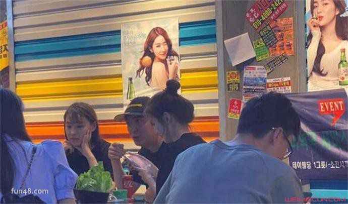 王思聪和新女友酒店大厅秀恩爱怎么回事 王思聪新女友甜仇个人资料