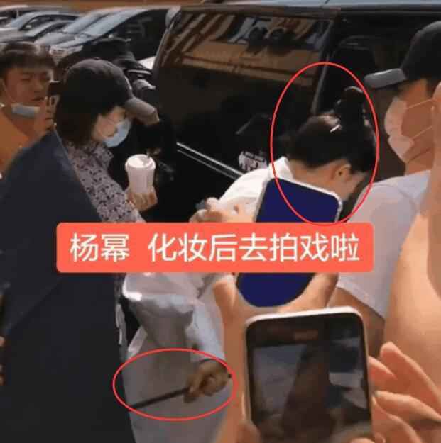 杨幂黑脸扔伞被骂垃圾怎么回事 杨幂为什么黑脸扔伞真实原因揭秘