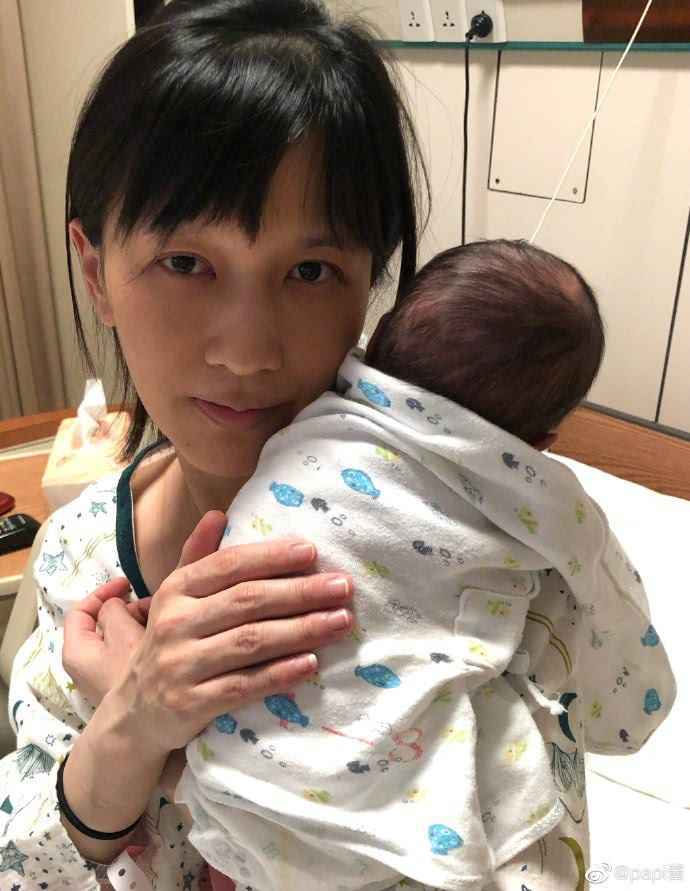 papi酱因孩子随父姓被网友嘲笑 具体详情曝光网友评论令人迷惑