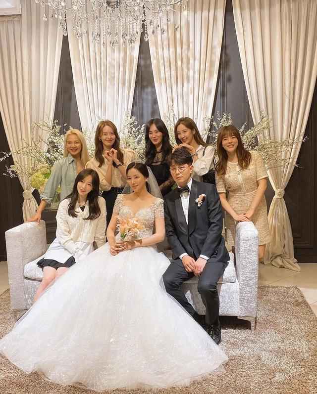 少女时代合体参加经纪人婚礼 少女时代现在有几个人分别是谁