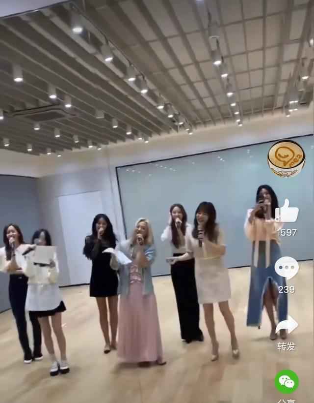 少女时代合体参加经纪人婚礼 少女时代现在有几个人分别是谁