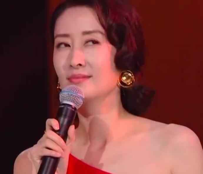 刘敏涛再回应醉酒式唱歌怎么回事 刘敏涛表情包一览