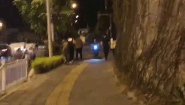 赵丽颖冯绍峰牵手逛街怎么回事？赵丽颖冯绍峰什么时候开始在一起的