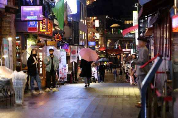 韩教师去夜店致6名学生感染怎么回事 1名家长和1名同事也被感染