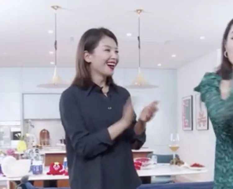 刘敏涛直播跳女团舞视频在线看 穿着绿色豹纹长裙妩媚妖娆网友爆笑连连