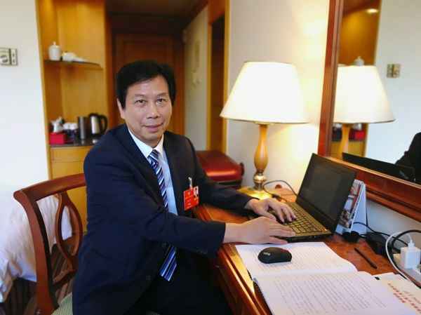 李云才委员：疫情防控常态化条件下须重视农村社区建设