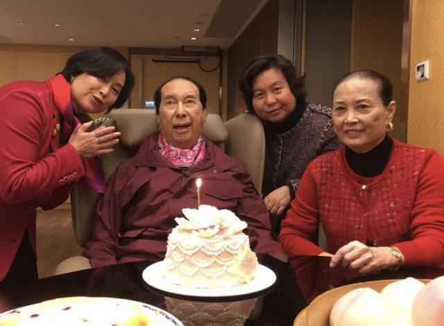 何超莲悼念赌王为什么上热搜 何超莲悼念赌王说了什么