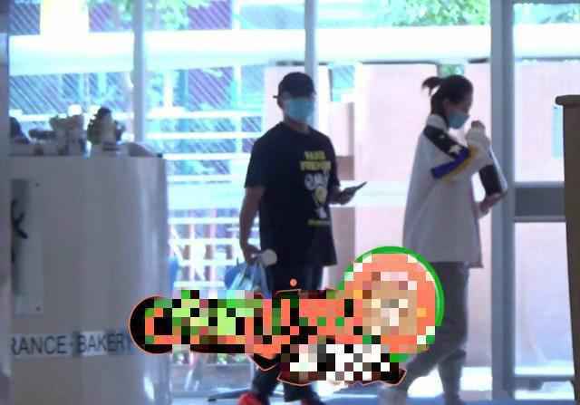 郑恺苗苗现身妇产医院现场照片 郑恺苗苗是怎么认识的在一起多久了