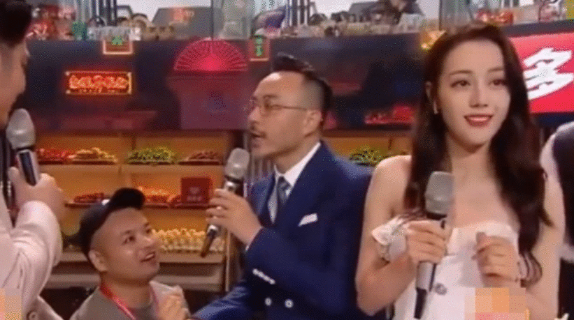 骚扰热巴男子被拘7天后释放，发文配狗头表情超得意？