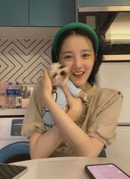 于小彤陈小纭分手是真的吗？陈小纭生日与于小彤零互动 清空有关内容