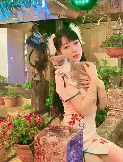 郭美美公布恋情什么情况 被干爹包养的郭美美男友疑似富豪