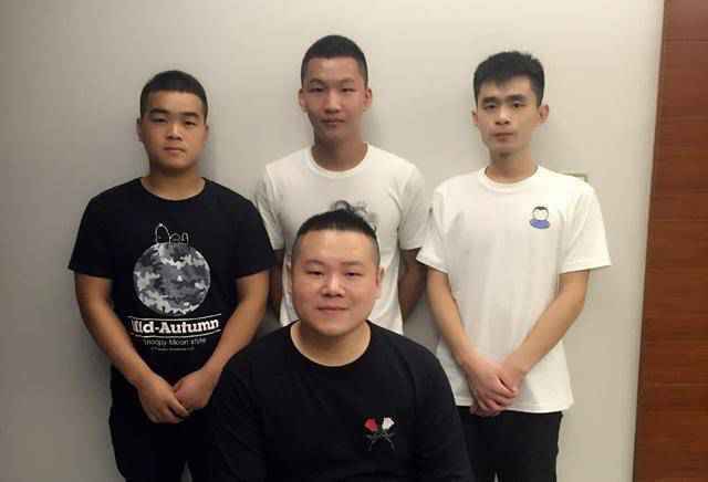岳云鹏这辈子都离不开冲冲是啥意思？冲冲是谁照片资料介绍