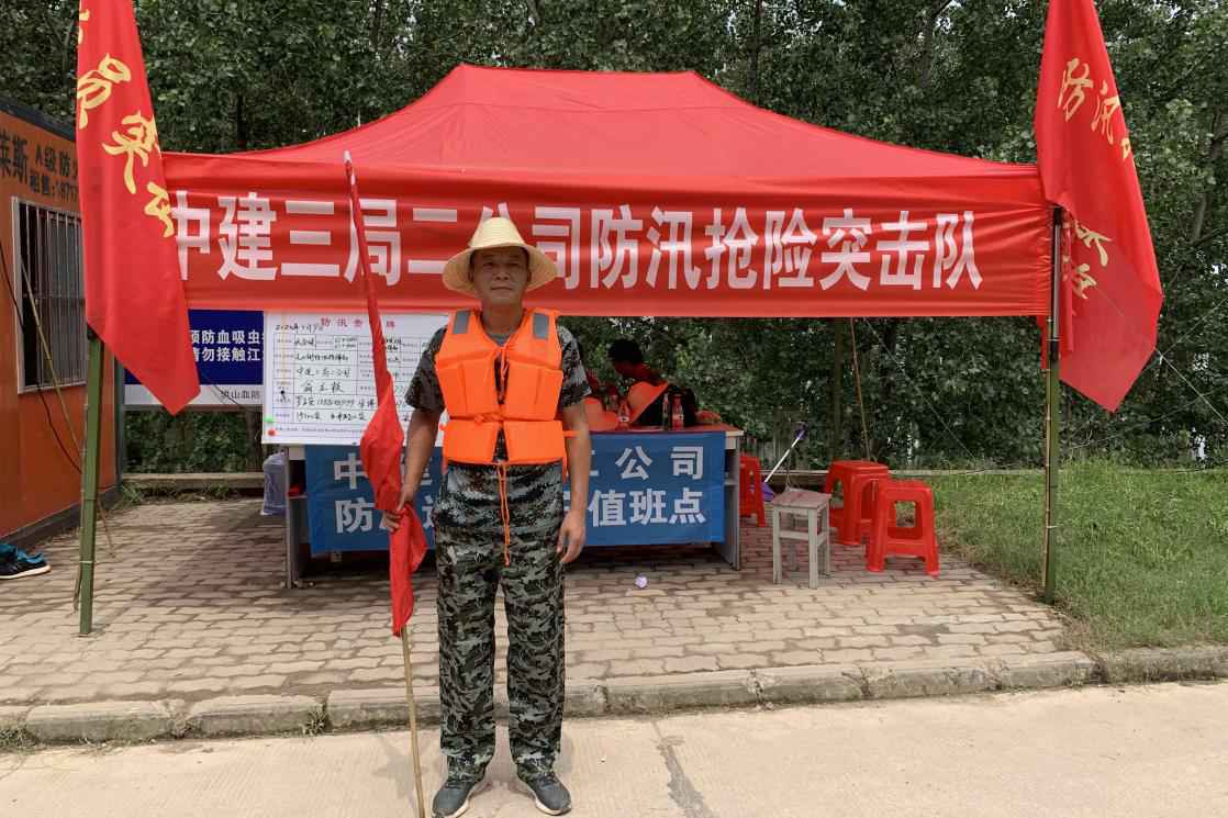 经历98抗洪、火神山建设的退伍军人：风浪再大，我会守住武汉