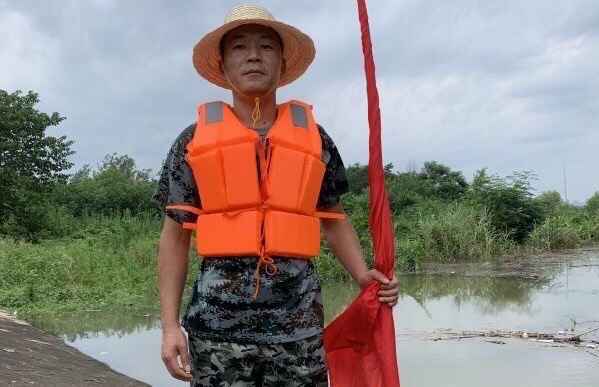 经历98抗洪、火神山建设的退伍军人：风浪再大，我会守住武汉