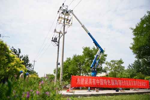人工智能配网带电作业机器人升级至第四代