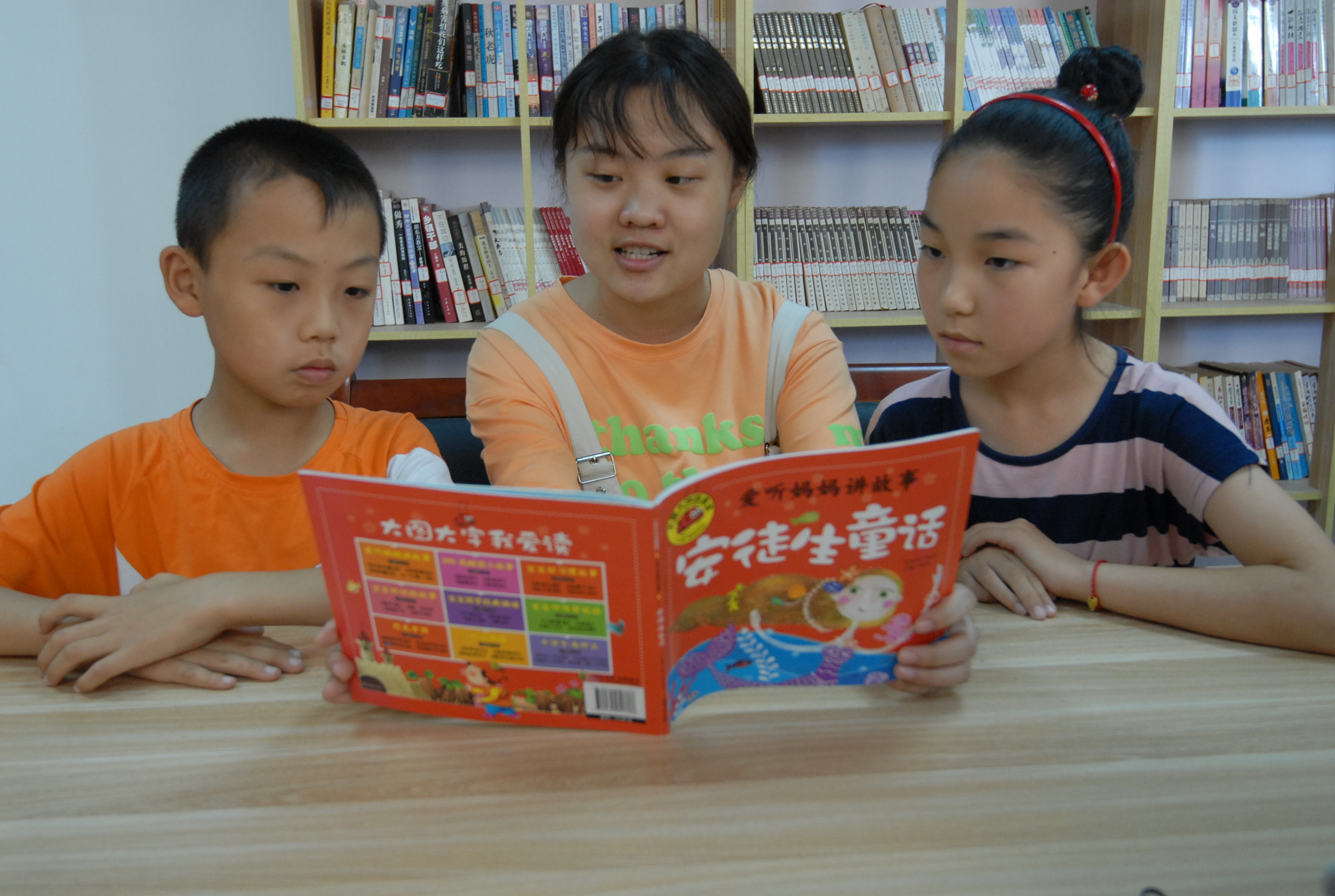 社区图书室 暑期孩子好去处