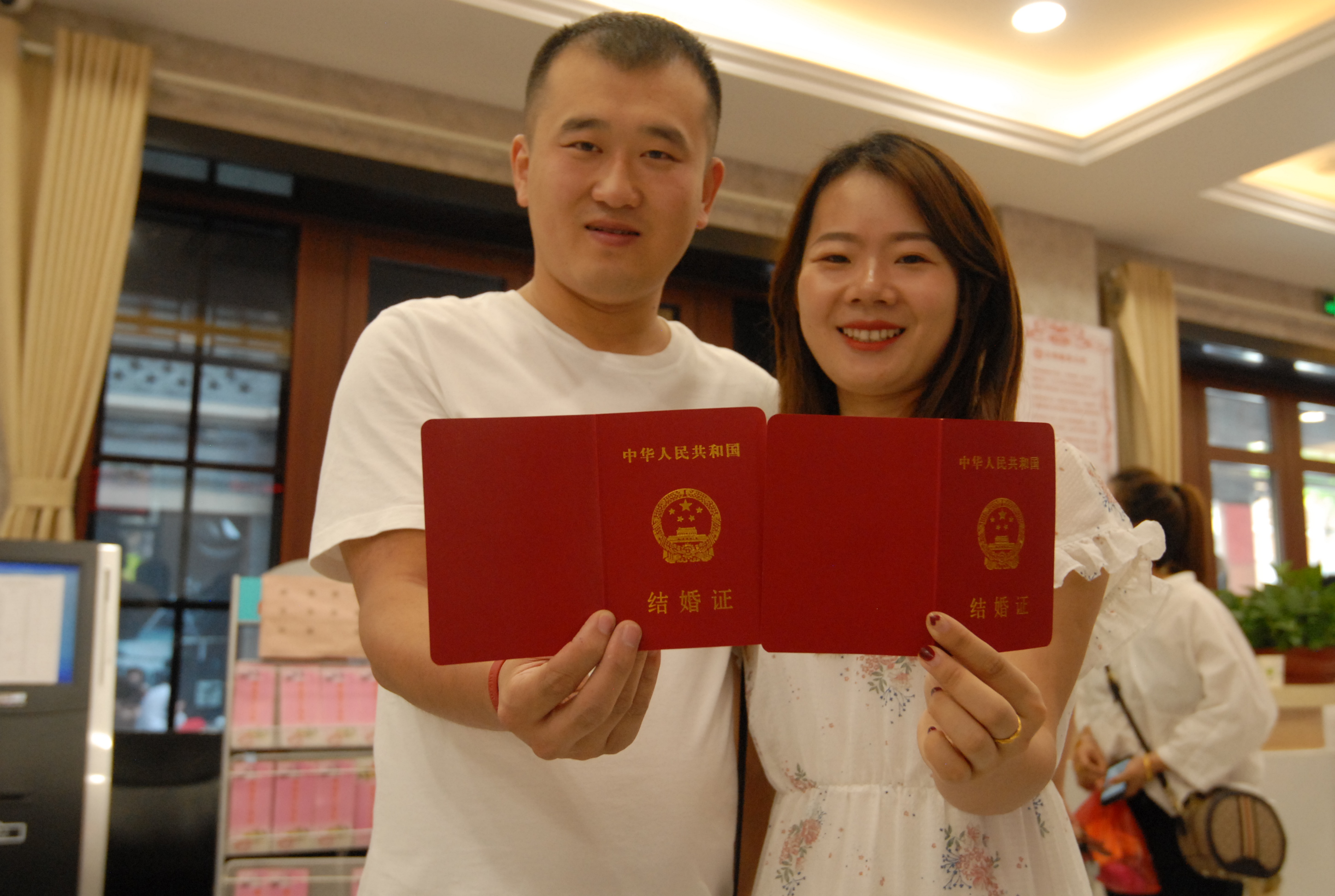 浪漫“七夕” 婚姻登记“爆棚”
