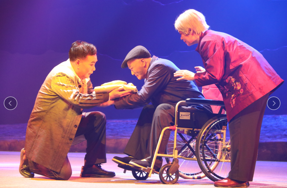 “时代楷模”张富清枪林弹雨中的故事被搬上秦腔舞台