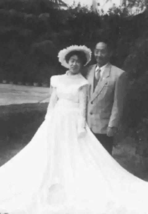 相识1个月闪婚，却独宠她57年：90岁的袁隆平，也太酷了！