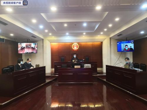 驾车超速别车泼咖啡案21日开庭 车主被诉危险驾驶罪