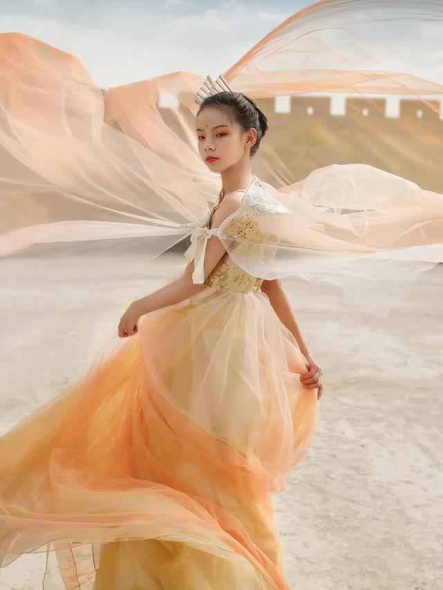 JS·蒋硕:红似火,绿如蓝 | SS21 CFW 童话小镇