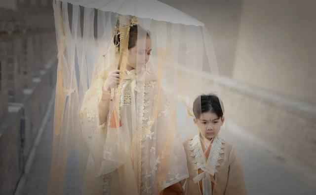 JS·蒋硕:红似火,绿如蓝 | SS21 CFW 童话小镇