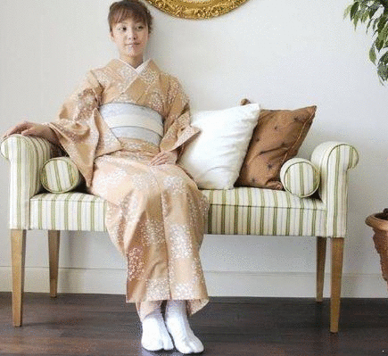 日本礼仪讲究进门要先脱鞋,为啥不担心脚臭?答案让游客哭笑不得