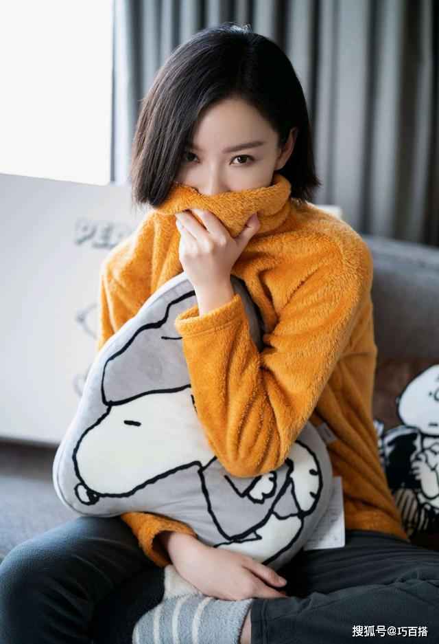 倪妮晒私服照片,家居服也能美得高级大气,不愧是行走的气质女神