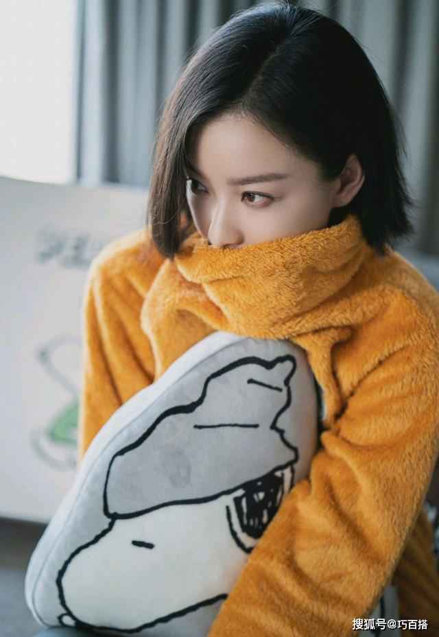 倪妮晒私服照片,家居服也能美得高级大气,不愧是行走的气质女神