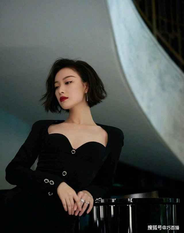 倪妮晒私服照片,家居服也能美得高级大气,不愧是行走的气质女神