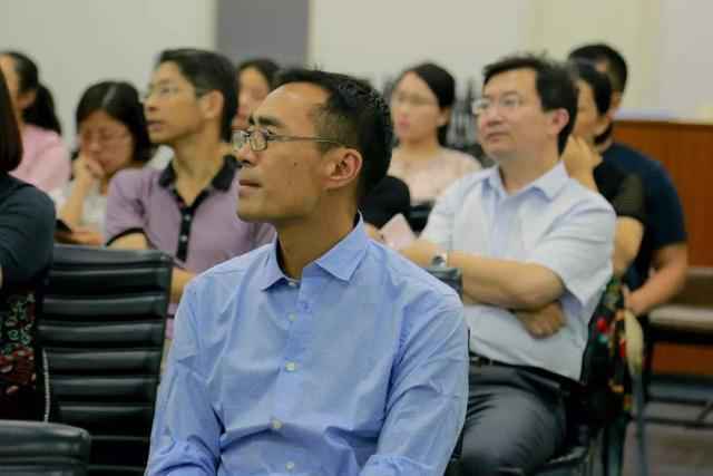 二孩开放多年,专家担心的人口“井喷式”增长成为笑话,咋回事?