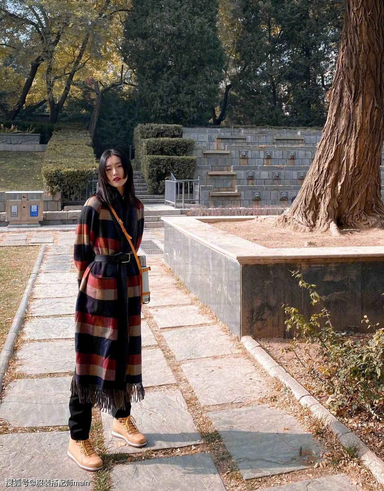矮就不能穿大衣了吗?王子文的增高术了解一下,3招显高又时髦