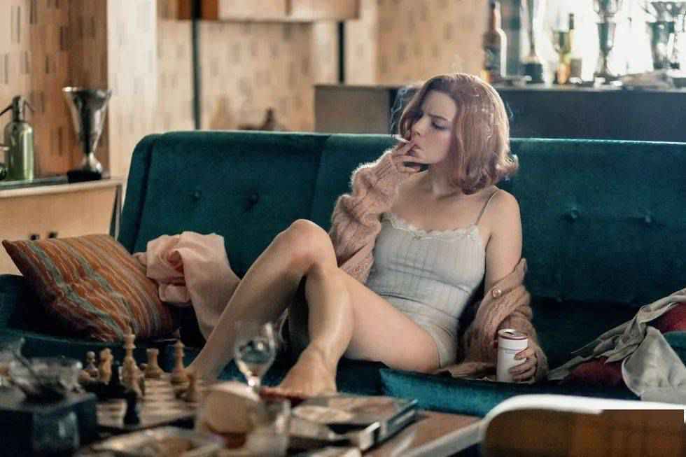 热播剧女象棋天才造型更出圈~这一波复古格纹带起来！