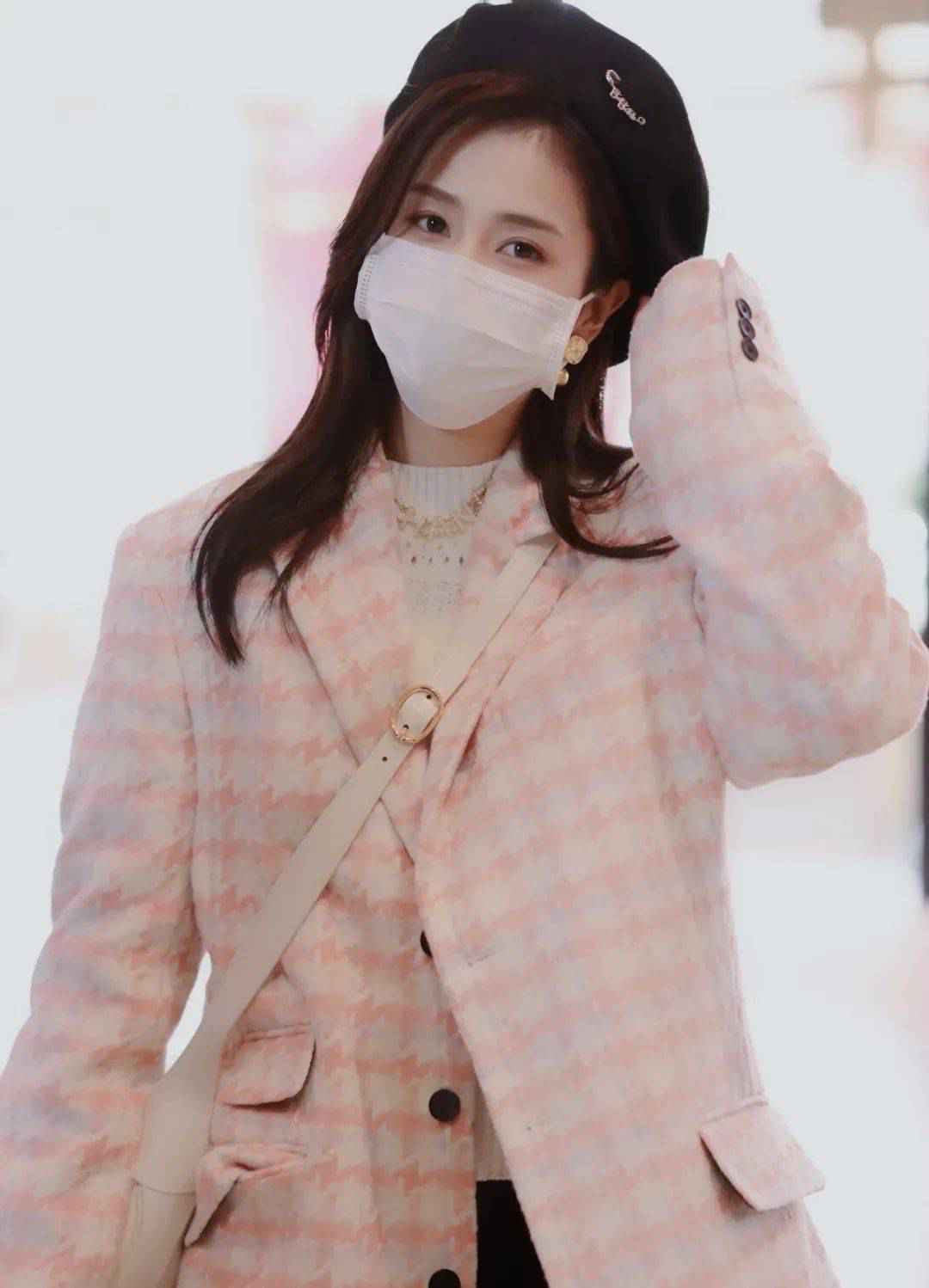热播剧女象棋天才造型更出圈~这一波复古格纹带起来！