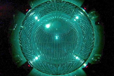 首次检测到太阳碳氮氧循环产生中微子，为了解其结构及核心元素丰度提供重要线索|总编辑圈点