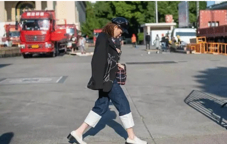 看街拍、提审美，上海时装周的“街拍穿搭”真时髦，又飒又酷