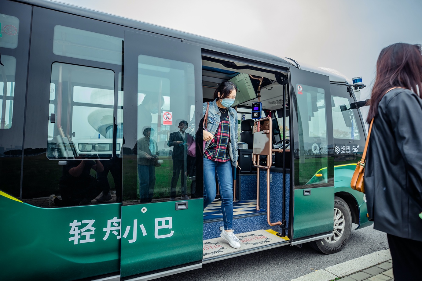 无人驾驶小巴亮相广州
