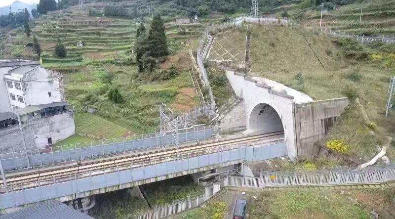 成贵高铁玉京山隧道工程获国际隧道界“奥斯卡”奖