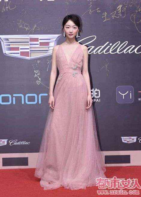 2018微博之夜红毯 流量小花集体爱上粉色仙女风 2018微博之夜红毯 流量小花集体爱上粉色仙女风